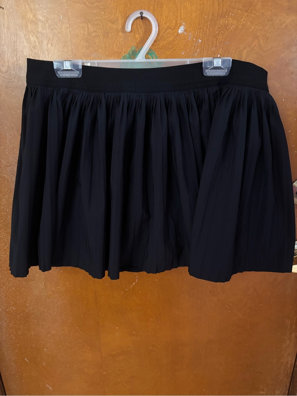 Black skort.  Pleats. Xl.